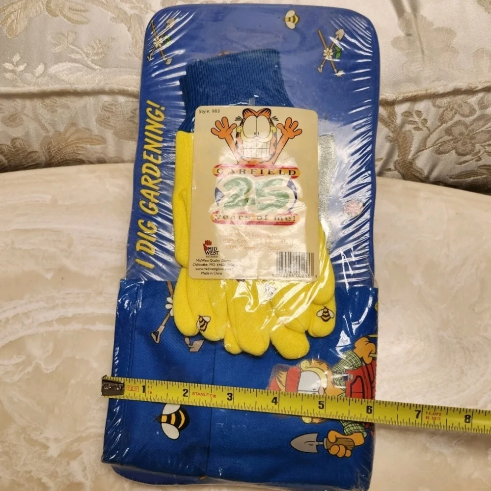 Vintage Garfield 25 Year Anniversary Gardening set Gloves Kneeling Pad Pouch
